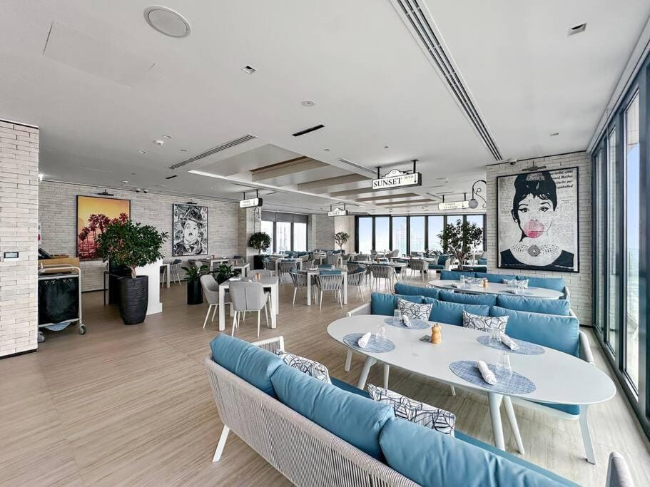 Escape24 Luxury 2BR Paramount Midtown Business Bay Apartment in Dubai