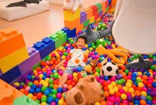 【HOT!】Snowy Slide Kids Kingdom & Ball Pool | 6 Pax Apartment in Johor