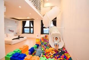 【HOT!】Snowy Slide Kids Kingdom & Ball Pool | 6 Pax Apartment in Johor