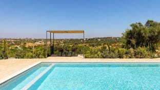 Algarve 5-bedroom Hideaway Sunlit by Views & Pool Villa in Guia