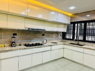 The Golden Curtain luxurious ville Villa in Abuja