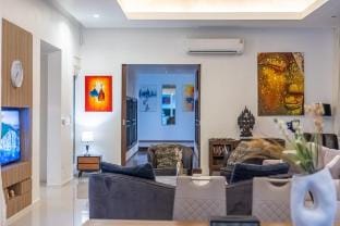 High End Imported Furniture Loch Palm Golf  V145 Villa in Kathu