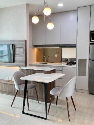 Lush Lakeside Cozy 1BR|Netflix Apartment in Jakarta