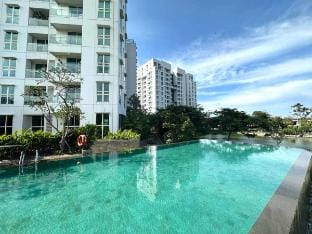 Lush Lakeside Cozy 1BR|Netflix Apartment in Jakarta