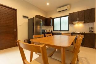 2 Beds large pool night market  Soi Namjai v122 Vacation rental in Rawai