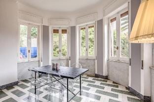 The Bovindo Apartment 5 Bedrooms Apartment in La Spezia