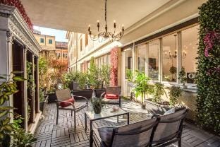 AwesHomeitaly - White Mirrors Apartment Apartment in Pisa