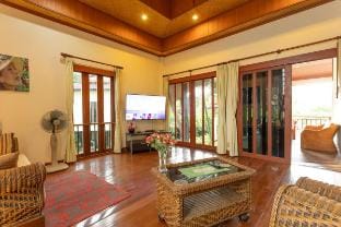 Huge Pool 4 Mins Kamala Beach 12 Mins Patong v235 Vacation rental in Kamala
