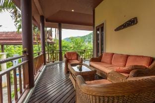 Huge Pool 4 Mins Kamala Beach 12 Mins Patong v235 Vacation rental in Kamala
