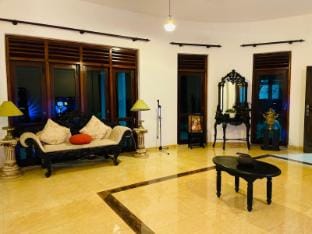 Suzuki's Lagoon Front  Apartment in Negombo