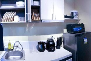 Cozy studio unit near mactan airport with balcony Apartment in Lapu-Lapu City