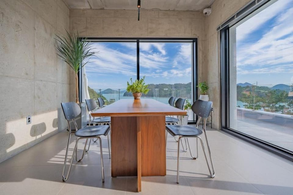 Yeosu Blau Pool Villa Bed and Breakfast in South Korea