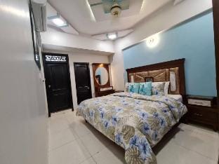 Zaha Homes: Small & cozy 2br apt Apartment in Karachi