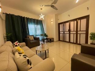 Zaha Homes:Luxe 3br,Com3-Clifton Apartment in Karachi
