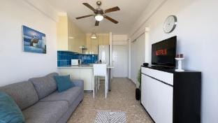 Kolonaki Seaview 1BDR Finikoudes Apartment in Larnaca