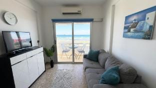 Kolonaki Seaview 1BDR Finikoudes Apartment in Larnaca