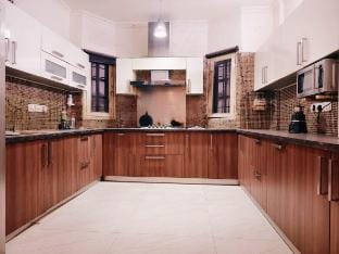 Luxurious 3BHK- Greater Kailash 1,M Block Market  Vacation rental in New Delhi
