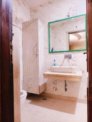 Luxurious 3BHK- Greater Kailash 1,M Block Market  Vacation rental in New Delhi