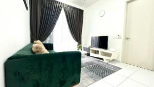 Sky Trees cozy Bukit Indah 2BR Aircond Netflix  Apartment in Johor Bahru