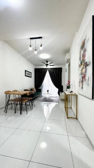 Sky Trees cozy Bukit Indah 2BR Aircond Netflix  Apartment in Johor Bahru