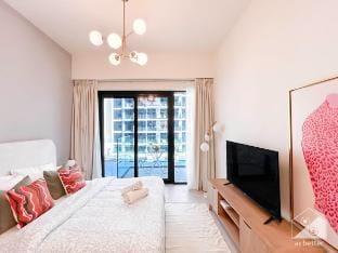 Urban Charm: Studio with Balcony in Riviera Vacation rental in Dubai