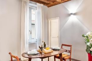 Appartamento Roma: Coronari Suite Vacation rental in Rome