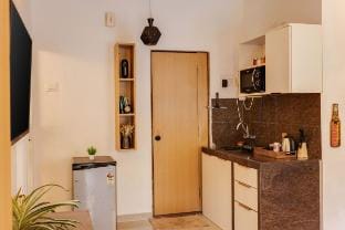 2 BHK Pool Front Apartment @5 mins to Anjuna Beach Vacation rental in Goa, India