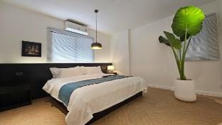 Bangkok City Center Sukhumvit Four-Bedroom Villa, Near Cowboy Street Vacation rental in Bangkok
