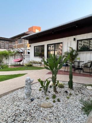 Independent Garden Courtyard, Two Bedrooms, Two Bathrooms, Accommodates 5 People Vacation rental in Bangkok