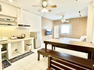 Work&Chill KingBed Suite | 100mbpsNetflix | nr UST Vacation rental in Manila City