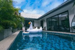 Tranquil Hideaway – Villa C8 with Pool Villa in Pattaya City