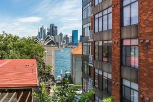 Latitude -Kirribilli Apartment. Opera House Views Vacation rental in Sydney