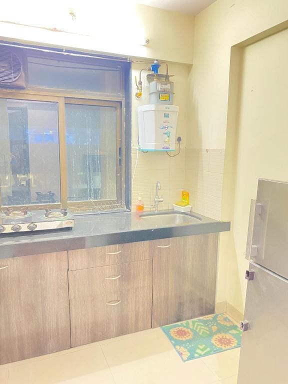 Prime Location 1BHK with Car Pkn Apartment in Thane