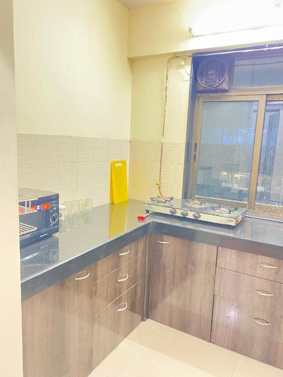 Prime Location 1BHK with Car Pkn Apartment in Thane