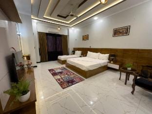 4BDR Gulshan Spacious Central AC 60"LED 24/7 Secur Vacation rental in Karachi