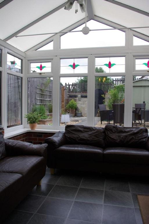 Portland Mews - 3 Bed Holiday Home by Premier Serviced Accommodation Apartment in Leek
