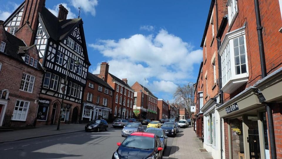 Portland Mews - 3 Bed Holiday Home by Premier Serviced Accommodation Apartment in Leek
