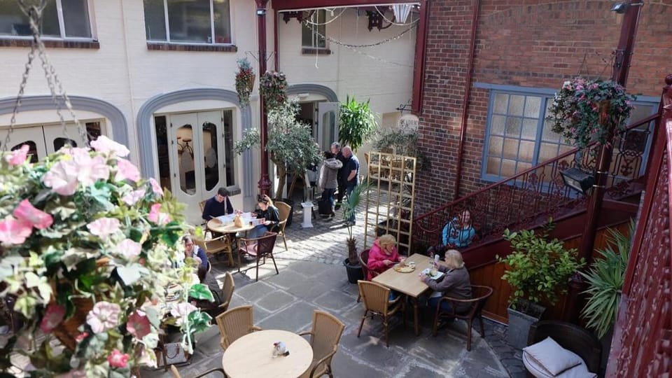 Portland Mews - 3 Bed Holiday Home by Premier Serviced Accommodation Apartment in Leek