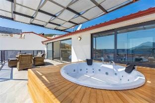 Villa Kamile Sultan Deniz manzaralı jakuzili villa Villa in Kalkan Belediyesi