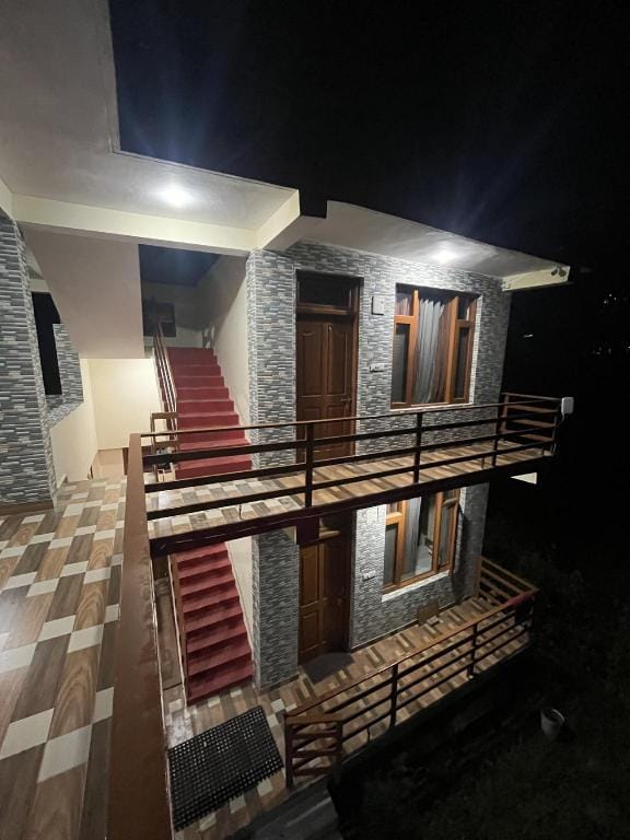old skool vibes Hotel in Manali