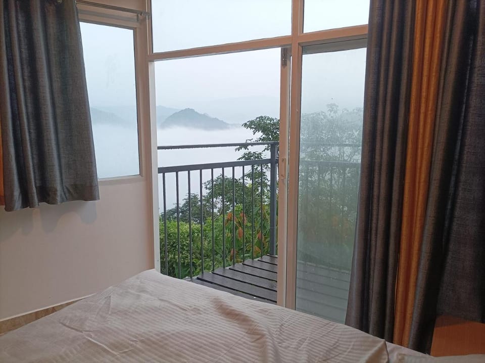 Serenehills Retreat with Hilltop pool Resort in Kerala