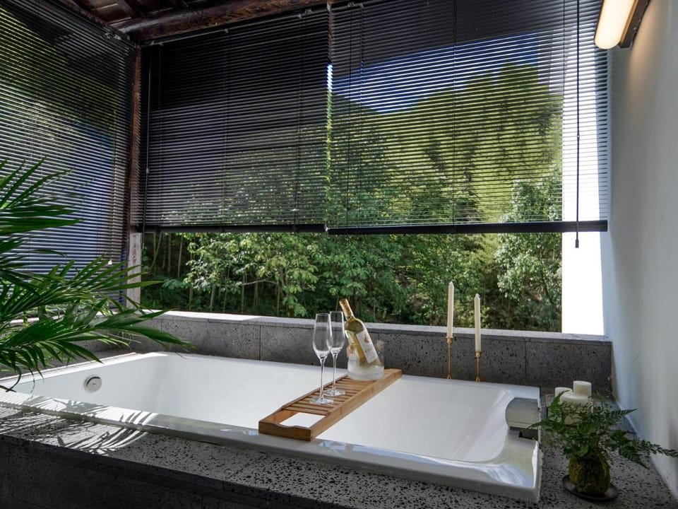 Chillmont Resort Hotel in Hangzhou