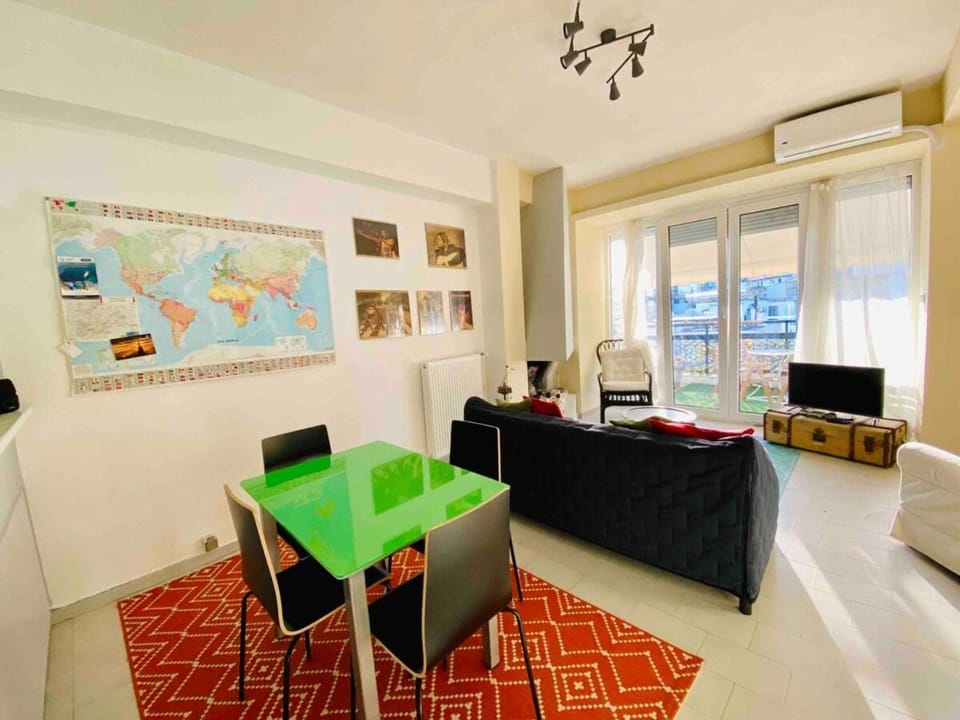 Acropolis Penthouse with 50mbps WIFI Apartment in Athens