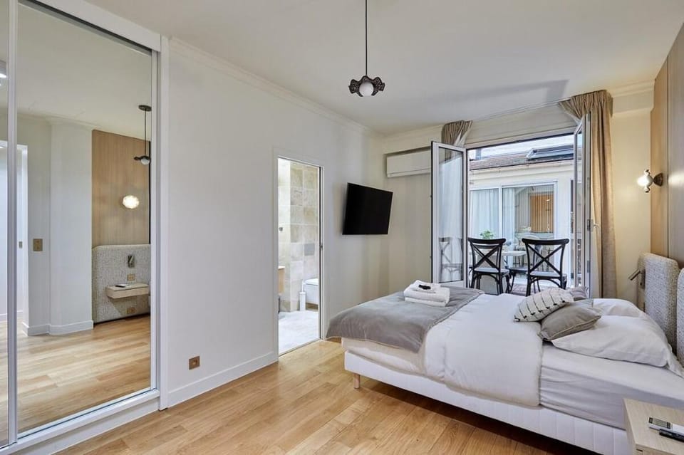 Terrace apartment Trocadero Eiffel Tower by Studio Apartment in Paris