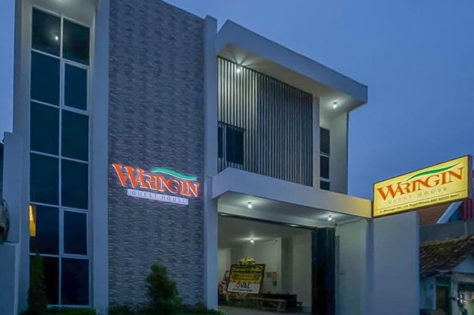Waringin Guest House Tegal Mitra RedDoorz Hotel in Indonesia