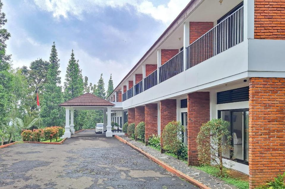 Urbanview Hotel Tridaya Cisarua Puncak Hotel in Cisarua