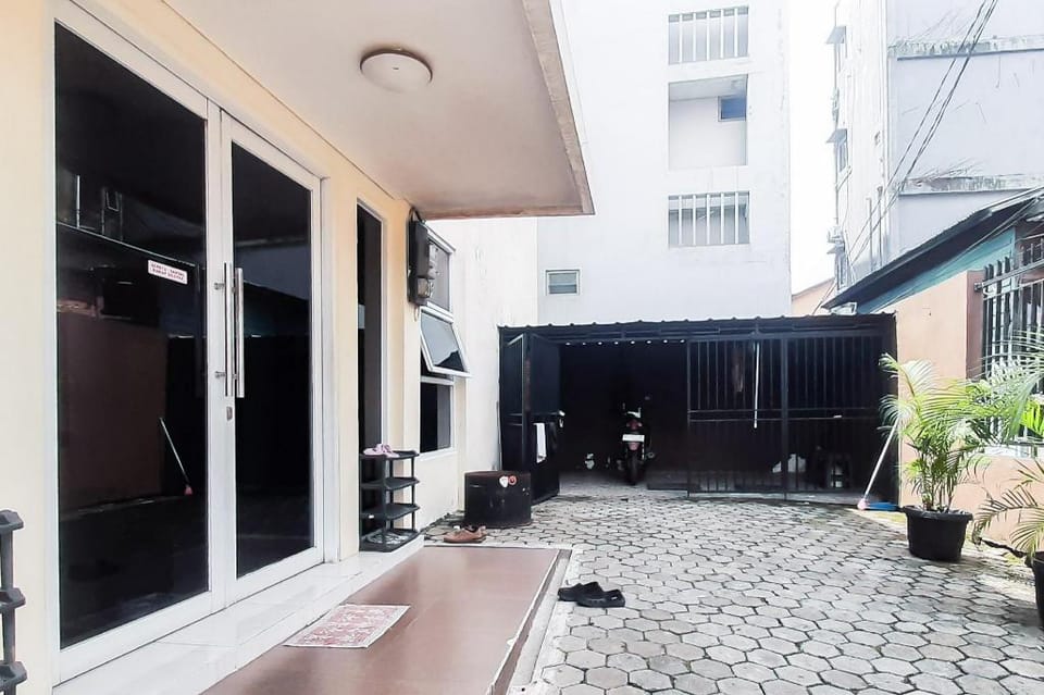 RedDoorz Syariah Near Transmart Mall Palembang Hotel in Indonesia