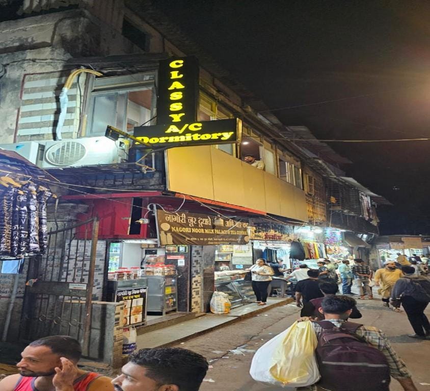 Classy Ac Dormitory Hotel in Mumbai