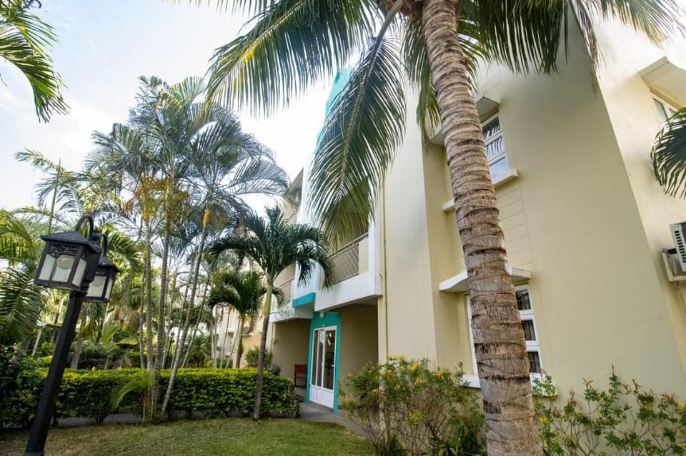 Tropical Getaway near the Beach Apartment in Flic en Flac