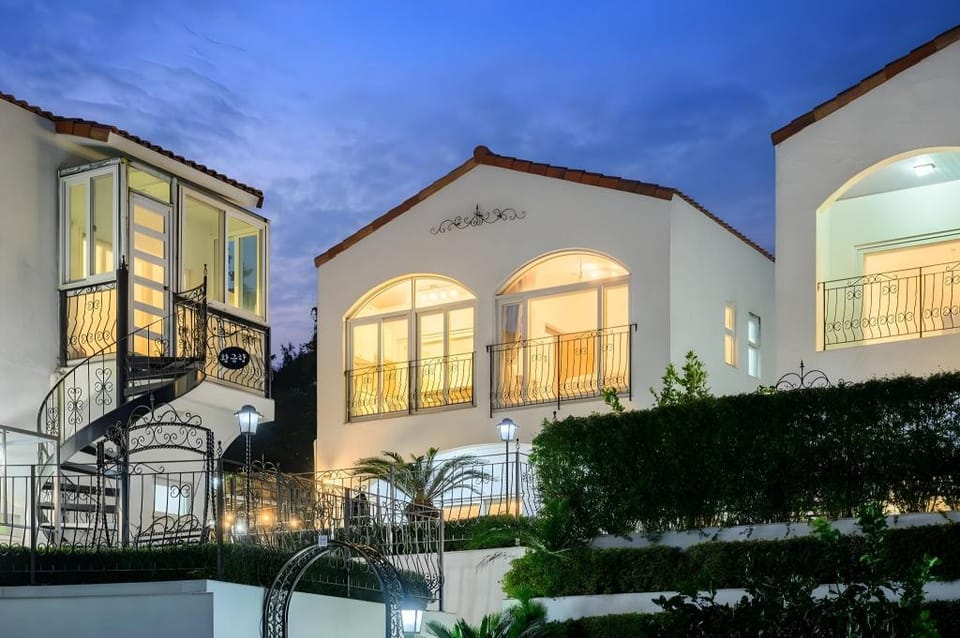 Seogwipo Gyulnang House Pension (Couple/Family/Modern/Ocean View) Bed and Breakfast in South Korea